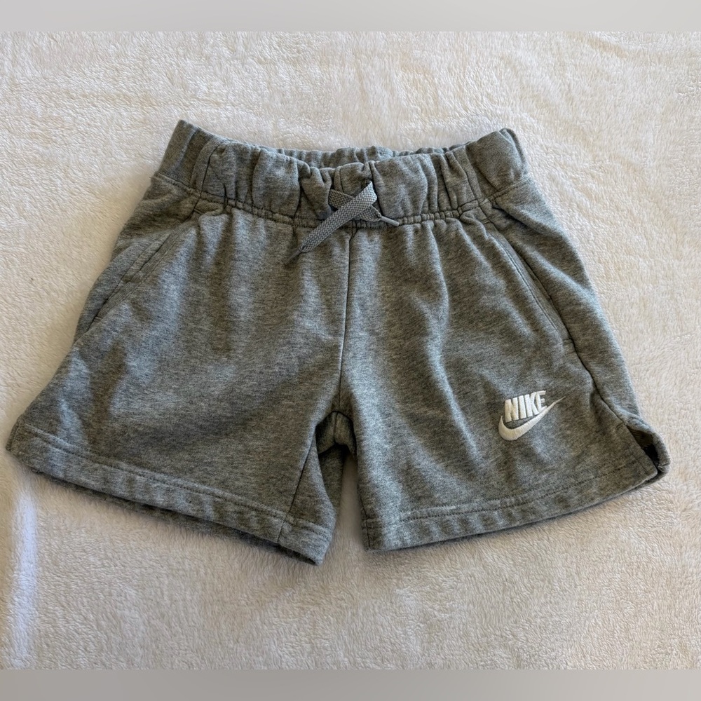 Nike Boys Medium Gray Sweat Shorts Athletic Lounge